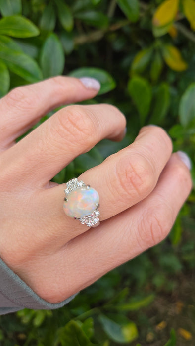 2301 Vintage: 18ct Cabochon White Opal Natural Diamonds Cocktail Ring