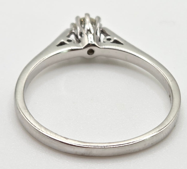 2416: Vintage 9ct White Gold Round Full Cut Diamond Solitaire