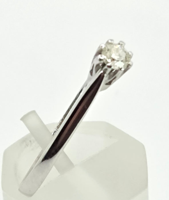 2416: Vintage 9ct White Gold Round Full Cut Diamond Solitaire