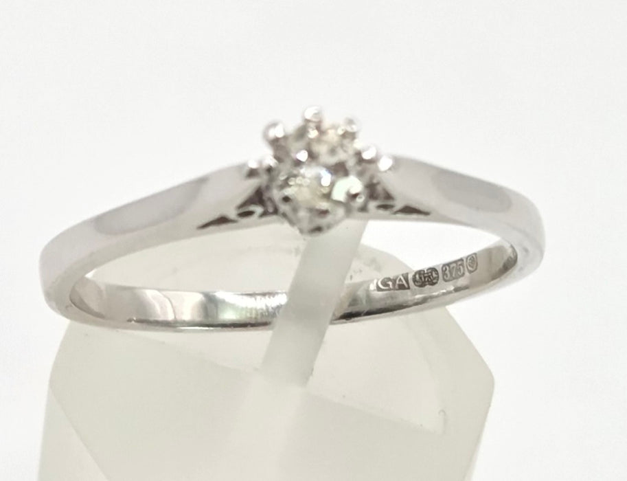2416: Vintage 9ct White Gold Round Full Cut Diamond Solitaire