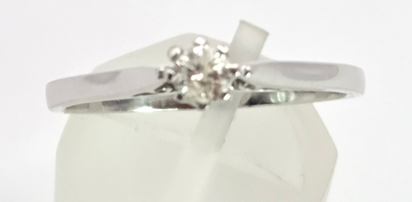 2416: Vintage 9ct White Gold Round Full Cut Diamond Solitaire