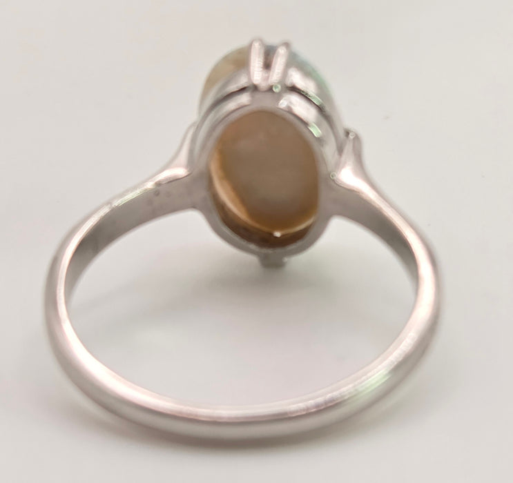 2469: Vintage 14ct White Gold Vibrant White Opal Solitaire Ring