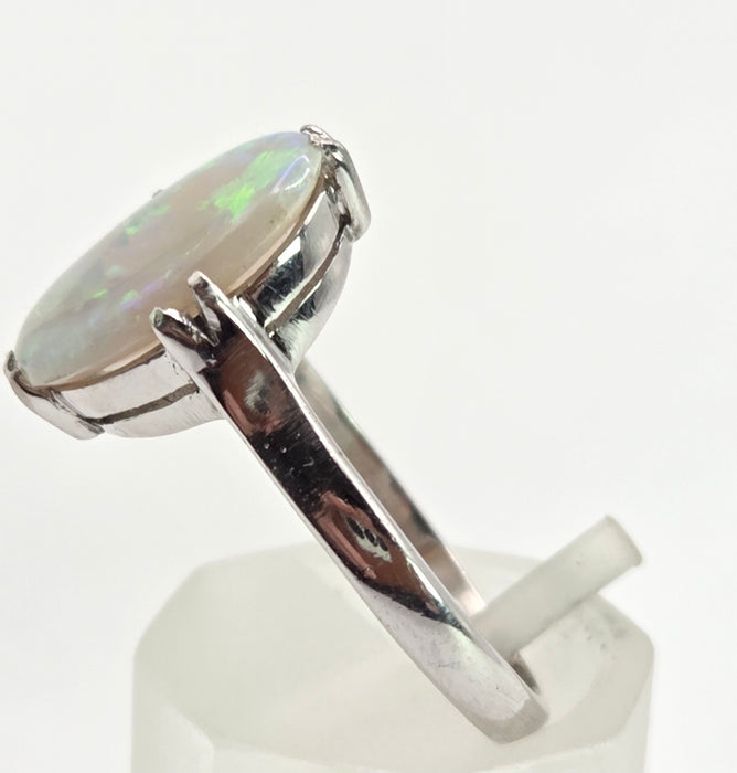 2469: Vintage 14ct White Gold Vibrant White Opal Solitaire Ring