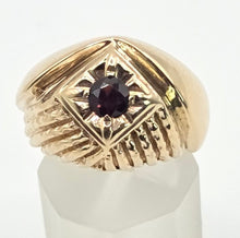 Load image into Gallery viewer, 2504- Vintage: Heavy 9ct Gold Ornate Garnet Signet Ring- From 1975
