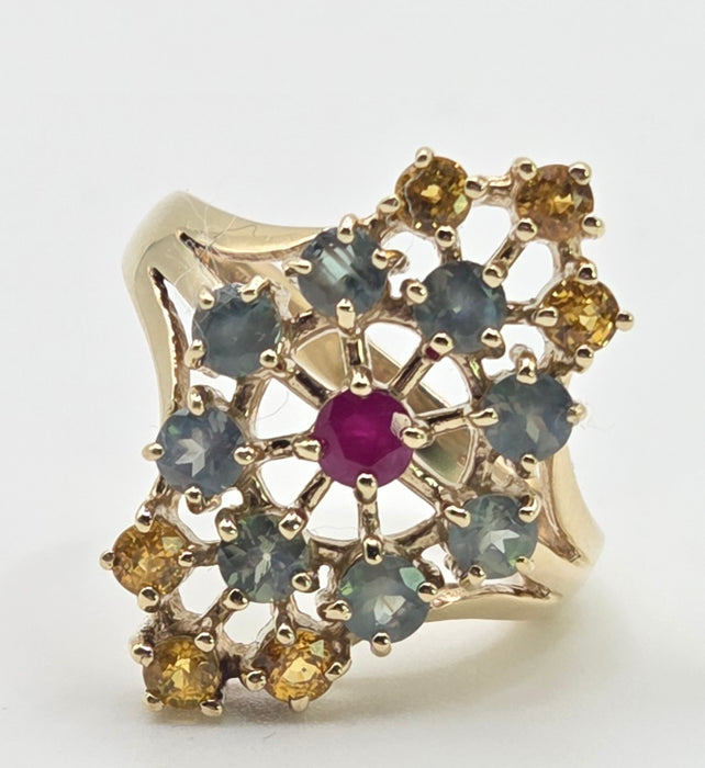 2506- Vintage: 9ct Gold Green & Yellow Sapphires Ruby Openwork Cocktail Ring