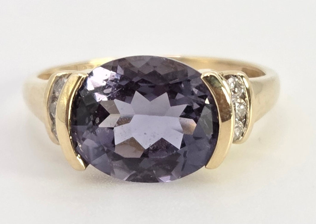 5999: Vintage: 9ct Gold Oval Faceted Purple Amethyst Diamond Dress Ring