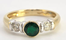 Cargar imagen en el visor de la galería, 6137: Vintage 18ct Gold Round Cut Emerald Twin Diamonds Ring
