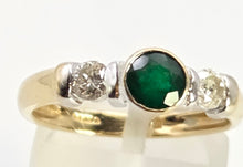 Cargar imagen en el visor de la galería, 6137: Vintage 18ct Gold Round Cut Emerald Twin Diamonds Ring
