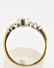 Cargar imagen en el visor de la galería, 6137: Vintage 18ct Gold Round Cut Emerald Twin Diamonds Ring
