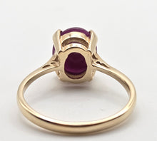 Cargar imagen en el visor de la galería, 2473: Vintage 9ct Gold Cabochon Ruby Solitaire Ring- From 1977
