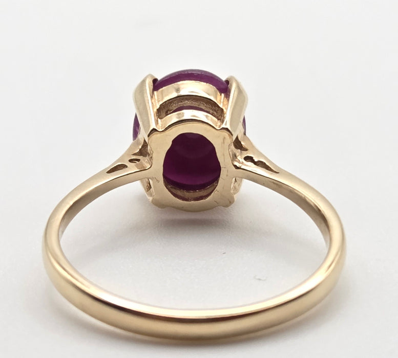 2473: Vintage 9ct Gold Cabochon Ruby Solitaire Ring- From 1977