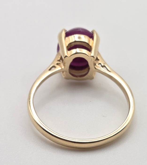 2473: Vintage 9ct Gold Cabochon Ruby Solitaire Ring- From 1977