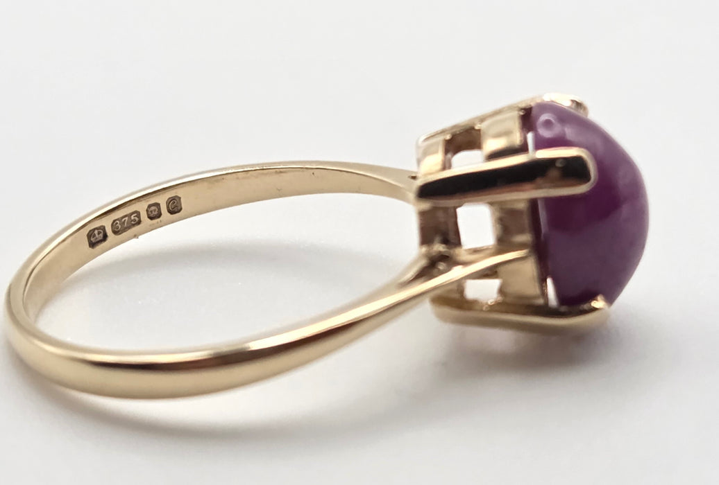 2473: Vintage 9ct Gold Cabochon Ruby Solitaire Ring- From 1977