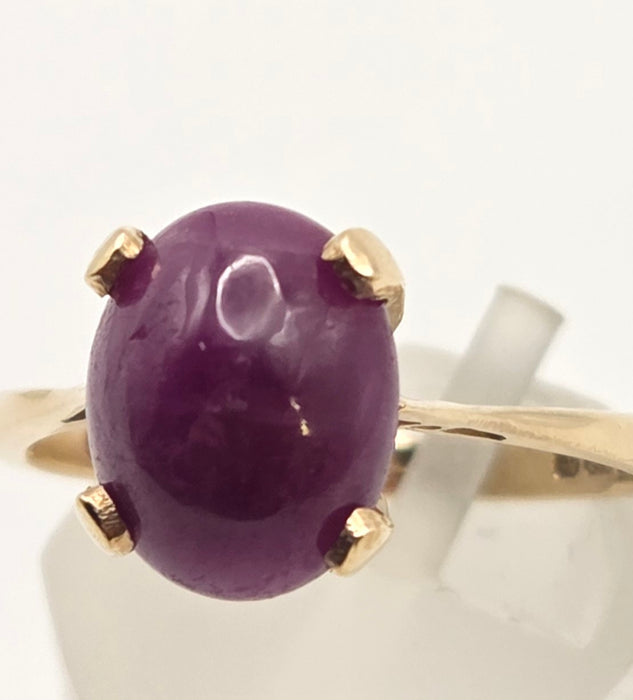 2473: Vintage 9ct Gold Cabochon Ruby Solitaire Ring- From 1977