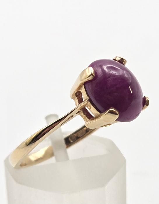 2473: Vintage 9ct Gold Cabochon Ruby Solitaire Ring- From 1977
