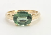 Cargar imagen en el visor de la galería, 2495: Vintage 14ct Gold Rare Oval  Faceted Green Garnet Solitaire

