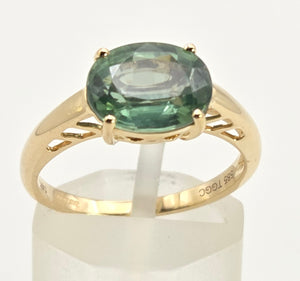 2495: Vintage 14ct Gold Rare Oval  Faceted Green Garnet Solitaire