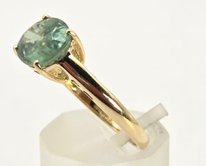 2495: Vintage 14ct Gold Rare Oval  Faceted Green Garnet Solitaire