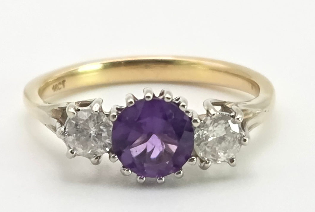 2496: Vintage Exquisite 18ct Gold Amethyst Twin Round Full Cut Diamonds