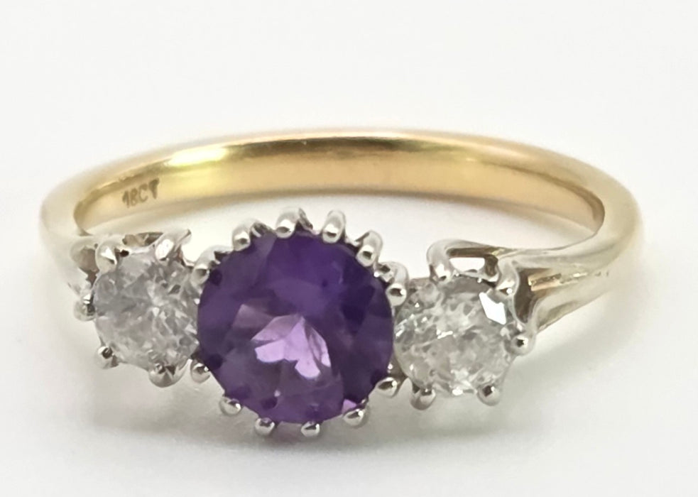2496: Vintage Exquisite 18ct Gold Amethyst Twin Round Full Cut Diamonds