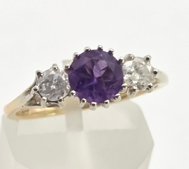 2496: Vintage Exquisite 18ct Gold Amethyst Twin Round Full Cut Diamonds