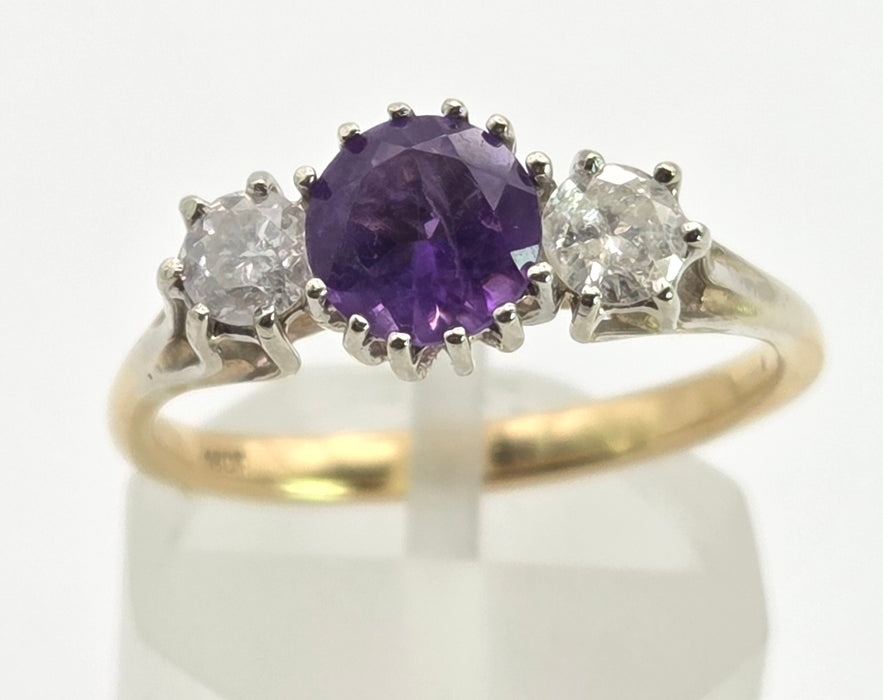 2496: Vintage Exquisite 18ct Gold Amethyst Twin Round Full Cut Diamonds