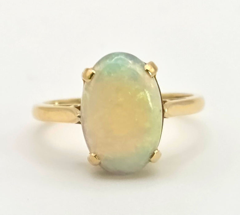 2522 - Vintage 18ct Gold Cabochon White Opal Solitair Ring- From 1984