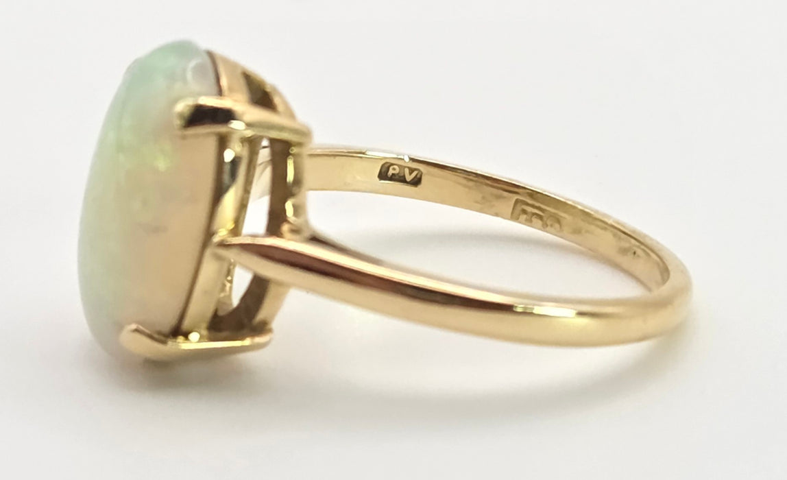 2522 - Vintage 18ct Gold Cabochon White Opal Solitair Ring- From 1984