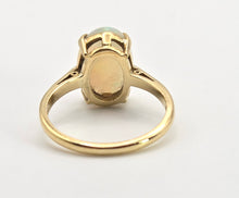 Cargar imagen en el visor de la galería, 2522 - Vintage 18ct Gold Cabochon White Opal Solitair Ring- From 1984
