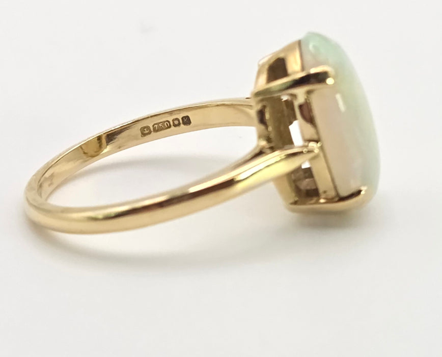 2522 - Vintage 18ct Gold Cabochon White Opal Solitair Ring- From 1984