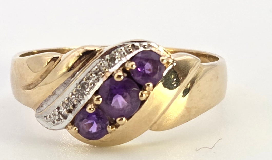 2449 Vintage 9ct Gold Amethyst Diamonds Dress Ring