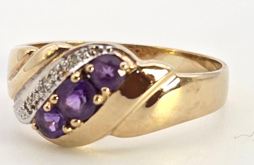 2449 Vintage 9ct Gold Amethyst Diamonds Dress Ring