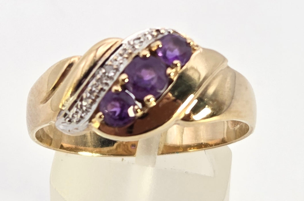 2449 Vintage 9ct Gold Amethyst Diamonds Dress Ring
