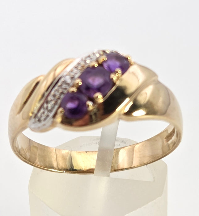 2449 Vintage 9ct Gold Amethyst Diamonds Dress Ring