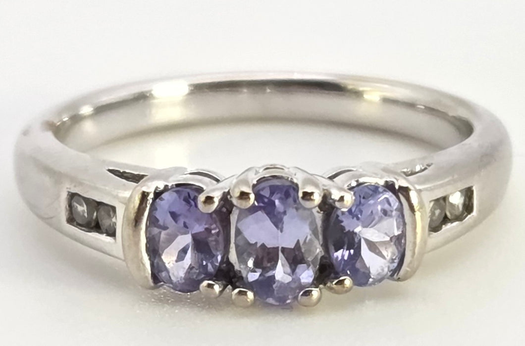 2457: Vintage: 9ct White Gold Violet Blue Tanzanites Natural Diamonds Dress/Stacker Ring