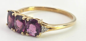 2540- Vintage: 9ct Gold Purple Amethyst Diamonds Trilogy Ring