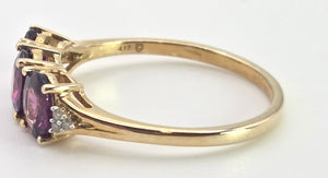 2540- Vintage: 9ct Gold Purple Amethyst Diamonds Trilogy Ring