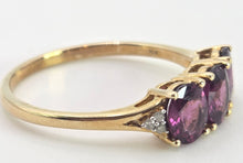 Load image into Gallery viewer, 2540- Vintage: 9ct Gold Purple Amethyst Diamonds Trilogy Ring

