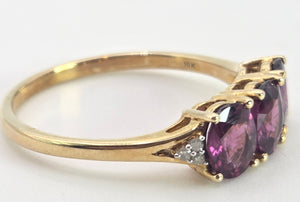 2540- Vintage: 9ct Gold Purple Amethyst Diamonds Trilogy Ring