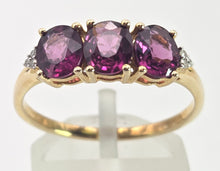 Load image into Gallery viewer, 2540- Vintage: 9ct Gold Purple Amethyst Diamonds Trilogy Ring

