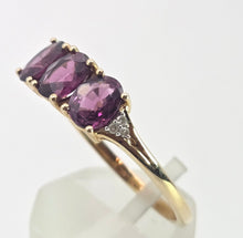 Load image into Gallery viewer, 2540- Vintage: 9ct Gold Purple Amethyst Diamonds Trilogy Ring
