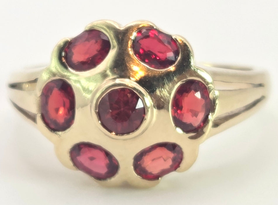 2543- Vintage 9ct Gold 7 Rubies Geometric Set Cocktail Ring