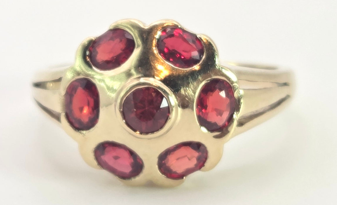 2543- Vintage 9ct Gold 7 Rubies Geometric Set Cocktail Ring