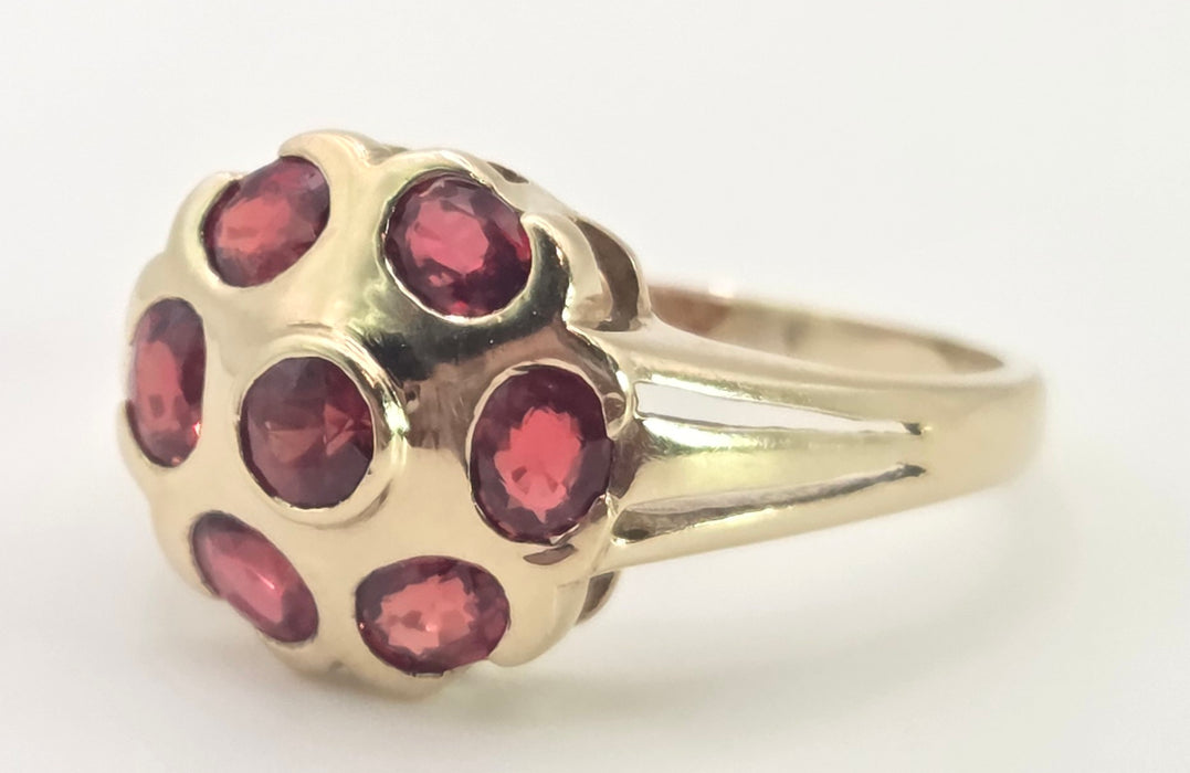 2543- Vintage 9ct Gold 7 Rubies Geometric Set Cocktail Ring