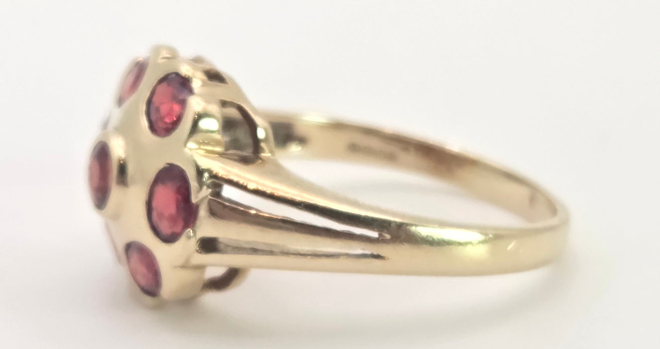 2543- Vintage 9ct Gold 7 Rubies Geometric Set Cocktail Ring