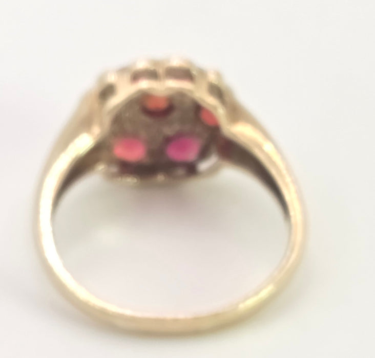 2543- Vintage 9ct Gold 7 Rubies Geometric Set Cocktail Ring