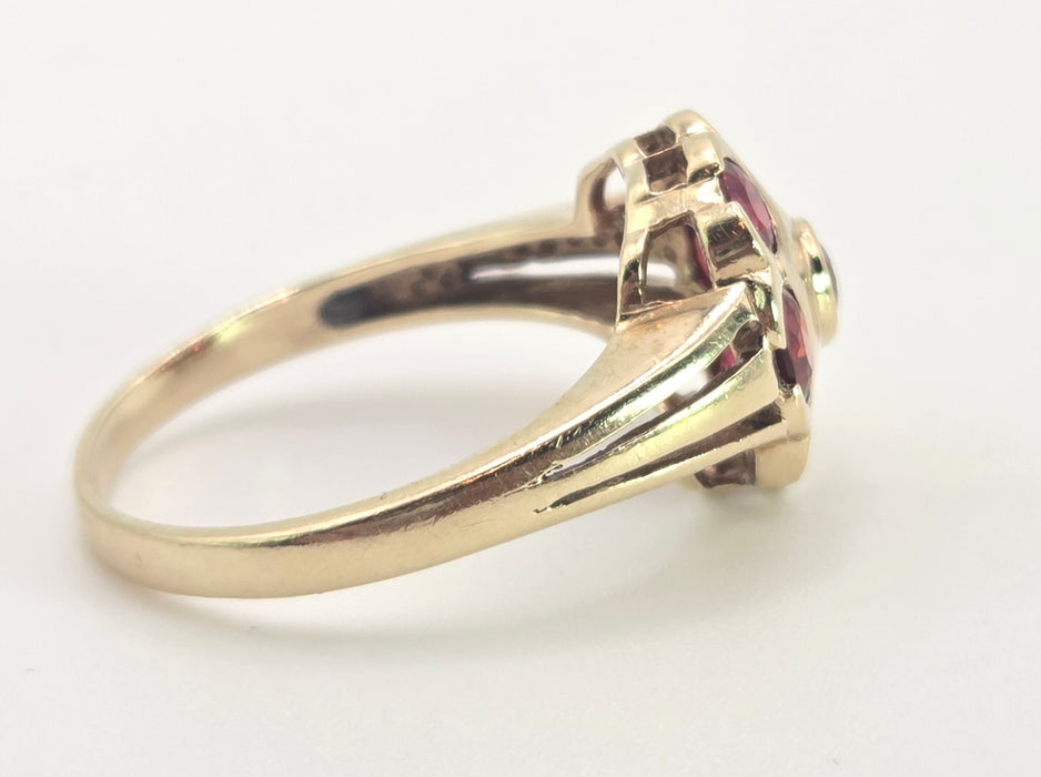 2543- Vintage 9ct Gold 7 Rubies Geometric Set Cocktail Ring