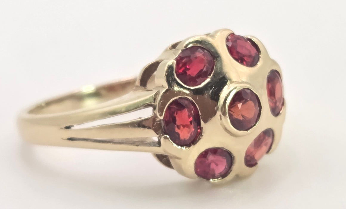 2543- Vintage 9ct Gold 7 Rubies Geometric Set Cocktail Ring