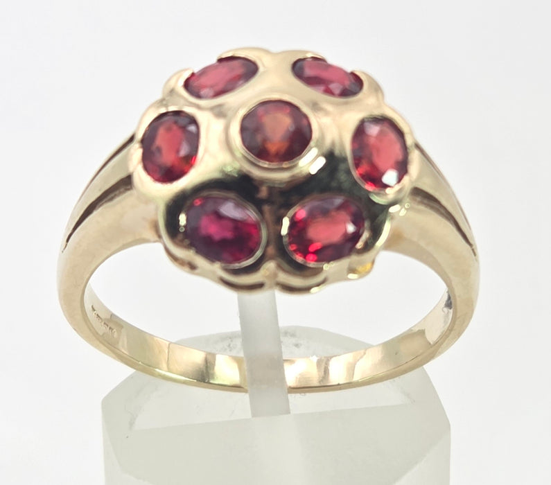 2543- Vintage 9ct Gold 7 Rubies Geometric Set Cocktail Ring