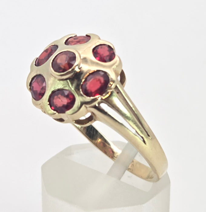 2543- Vintage 9ct Gold 7 Rubies Geometric Set Cocktail Ring
